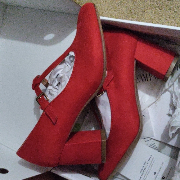 Red high heels 👠 - Picture 3 of 5